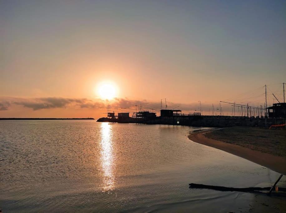 Casa Di Pipo - Appartamento Davanti Al Mare Pescara Bagian luar foto