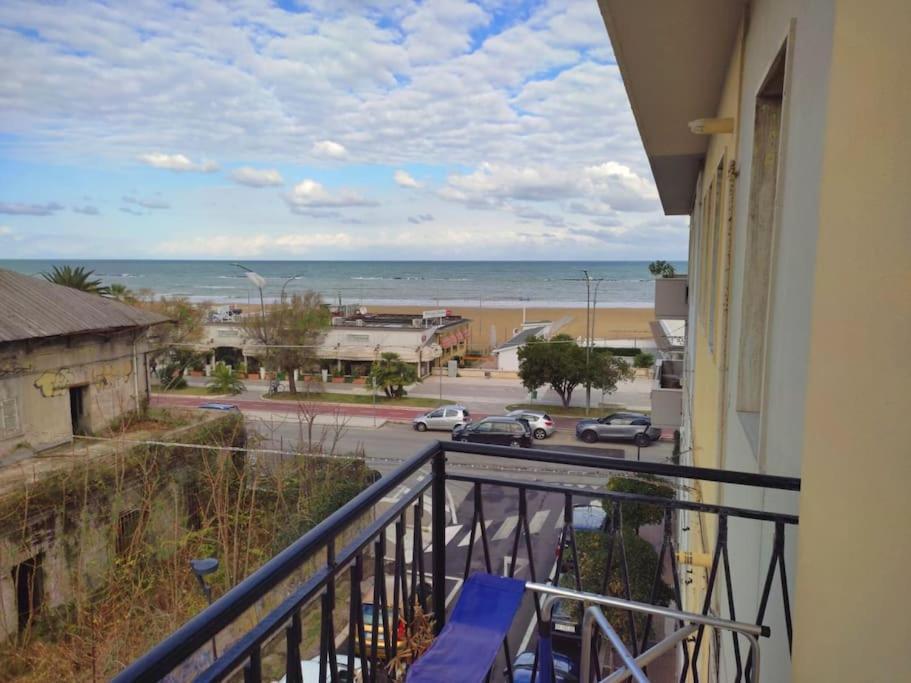 Casa Di Pipo - Appartamento Davanti Al Mare Pescara Bagian luar foto