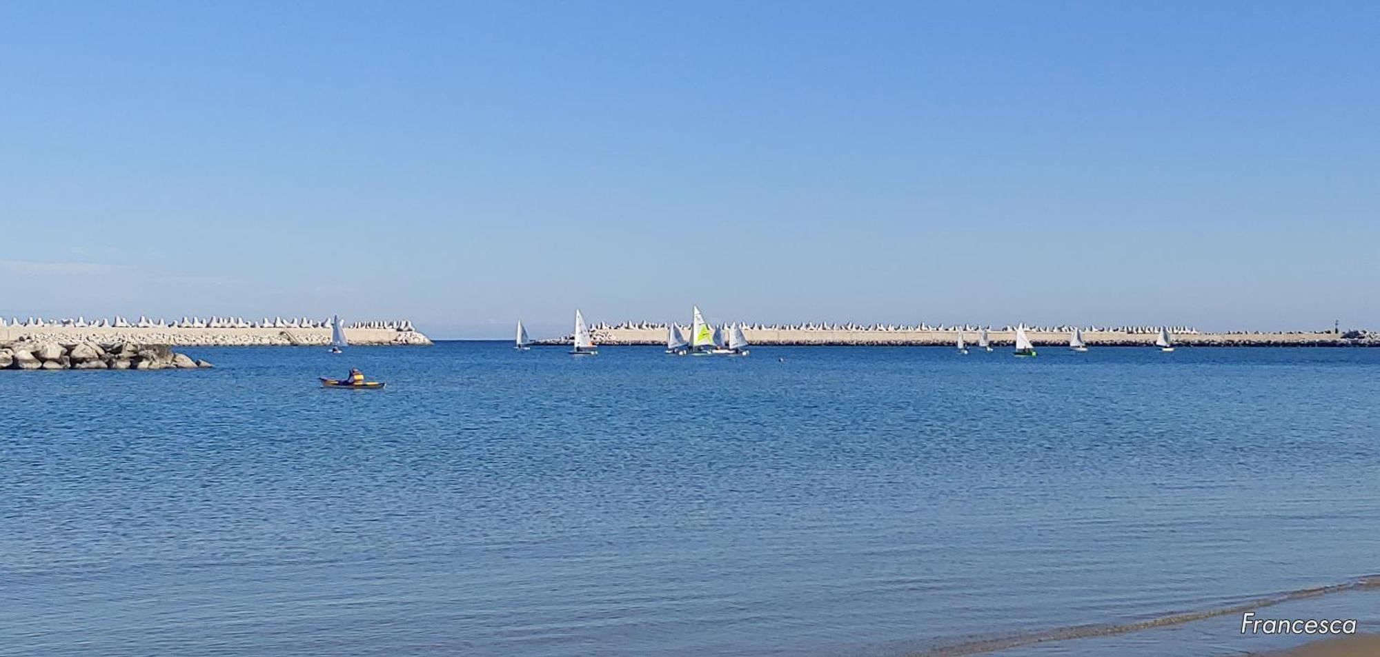 Casa Di Pipo - Appartamento Davanti Al Mare Pescara Bagian luar foto